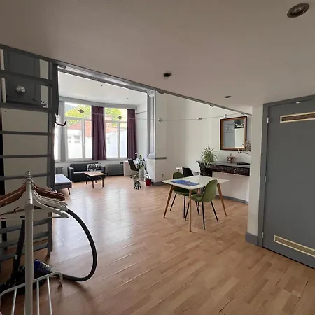 Karel - Gitoo Apartment *