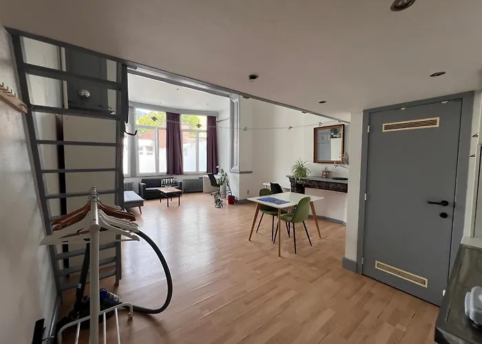 Karel - Gitoo Apartment *